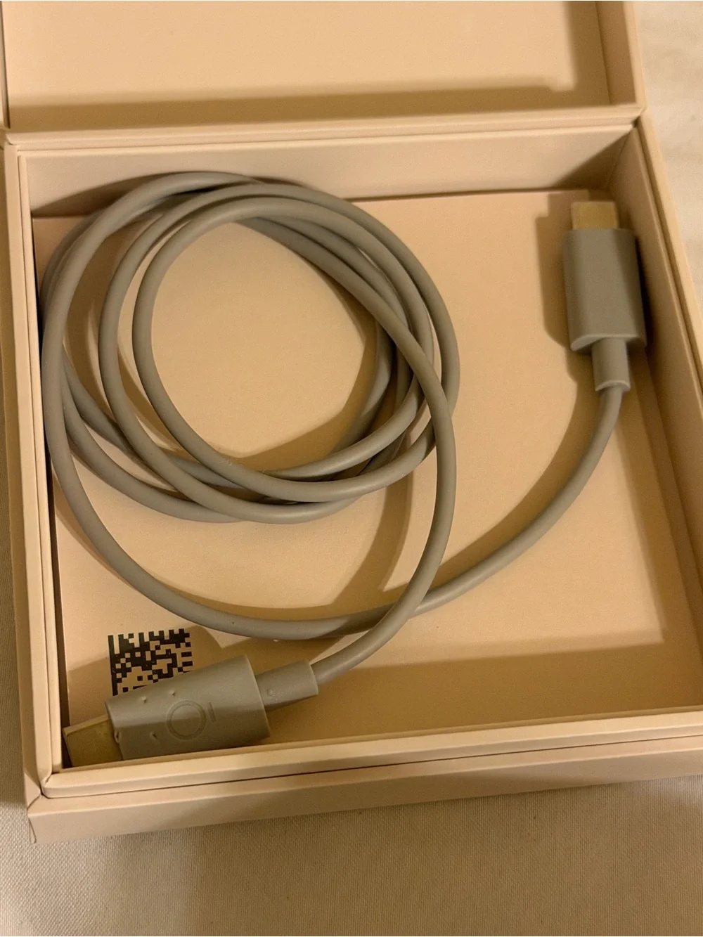 Oura Ring 4 with charger